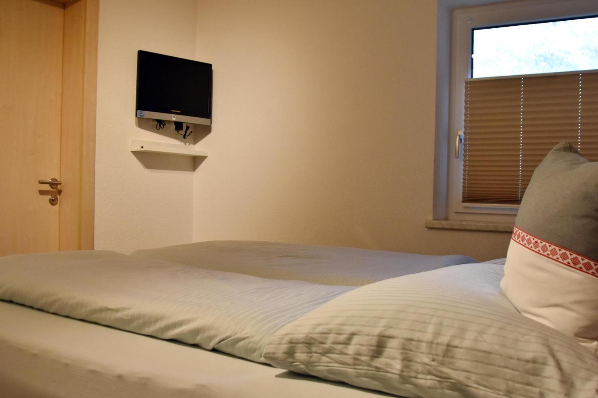 Gaestehaus Koell Appartamento Roppen